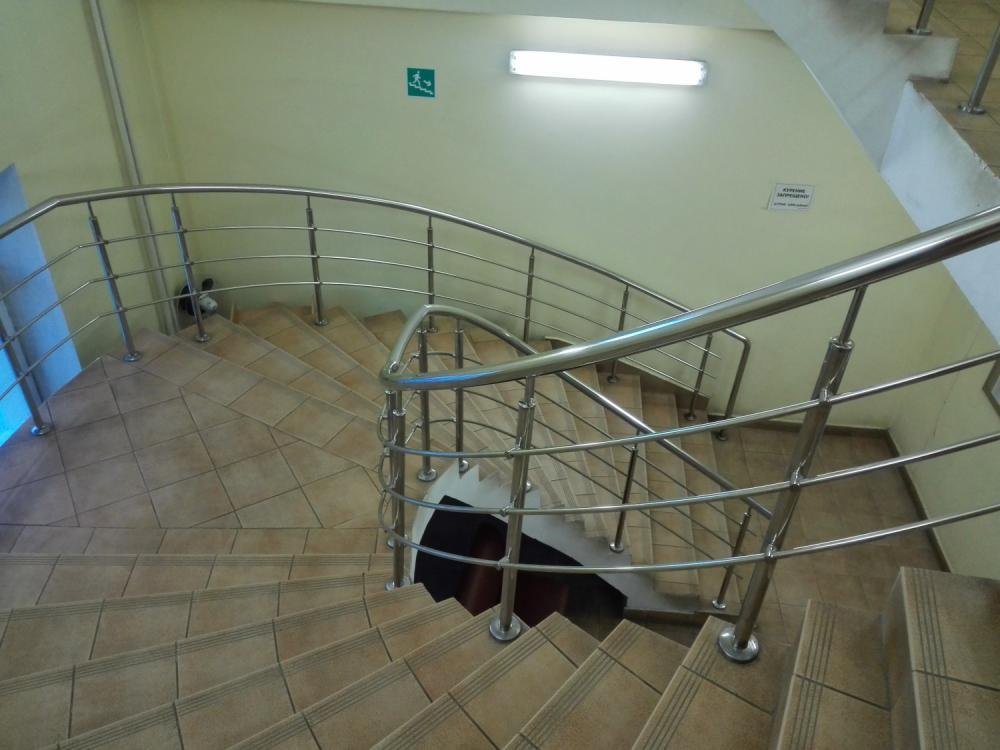 Перила из нержавеющей стали, винтовое.